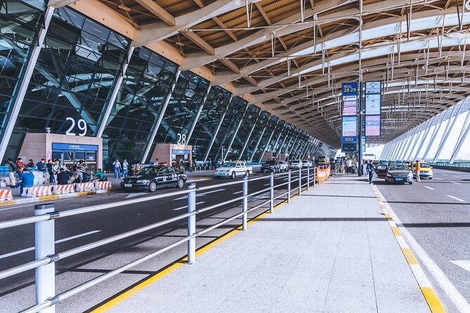 Private Departure Transfer: Hotel to Beijing Airport (PEK/PKX) - What happens in the hotel lobby