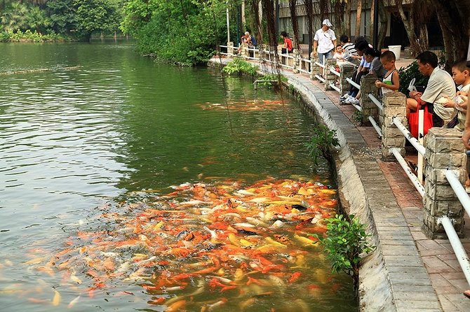 Private flexible Guangzhou City Sightseeing Tour with Dim-Sum Tasting - Yuexiu Park and the Five Ram Statue