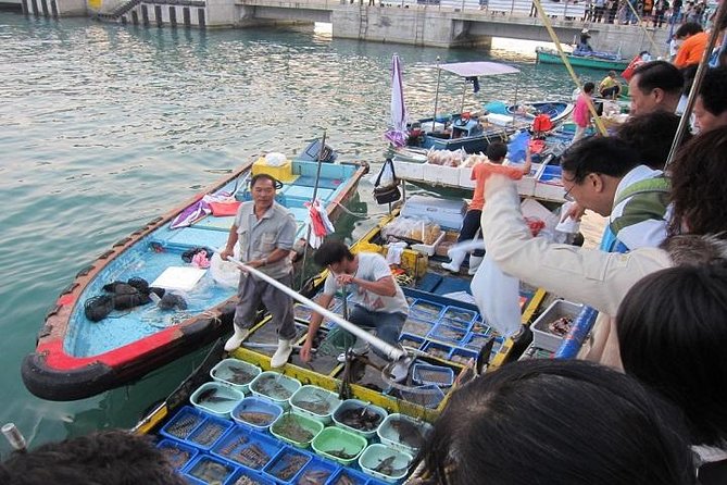 Private Full Day Sightseeing Tour of Kowloon in Hong Kong - Wong Tai Sin Temple starts the day with color and ritual