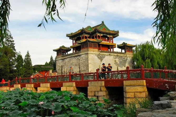 Private Half Day Tour to Beijing Panda House and Summer Palace - One hour with the giant pandas