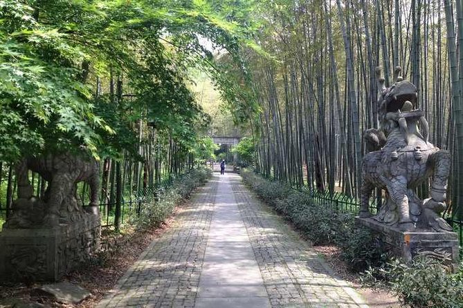 Private Hangzhou Day Tour from Shanghai by Bullet Train - How private is this private tour?