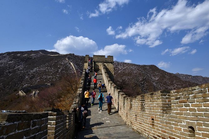 Private Layover Transfer: Mutianyu Great Wall&City Attractions - Who should book this layover tour?