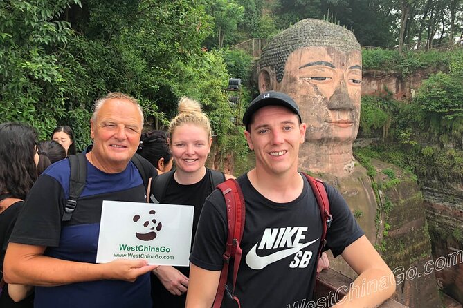 Private Leshan Giant Buddha and Local Food Tasting Trip - Arriving in Leshan and Reaching Lingyun Hill
