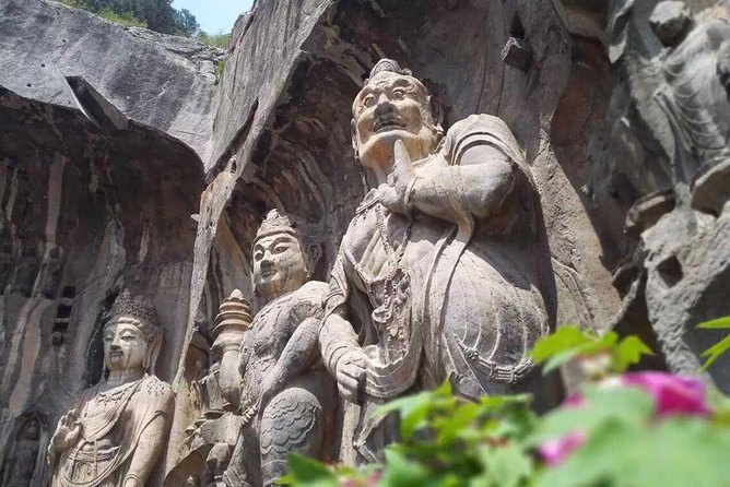Private Luoyang Day Tour: Longmen Grottoes and White Horse Temple - Lunch at a local restaurant