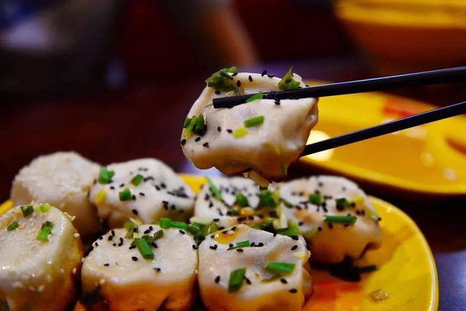 Private Shanghai Evening Street Food Walking and Cruise Tour - Why this pairing works so well in Shanghai