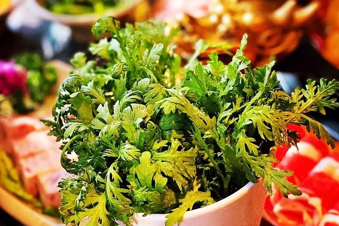 Private Shanghai Night River Cruise and Hot Pot Dining Experience - What the private guide adds