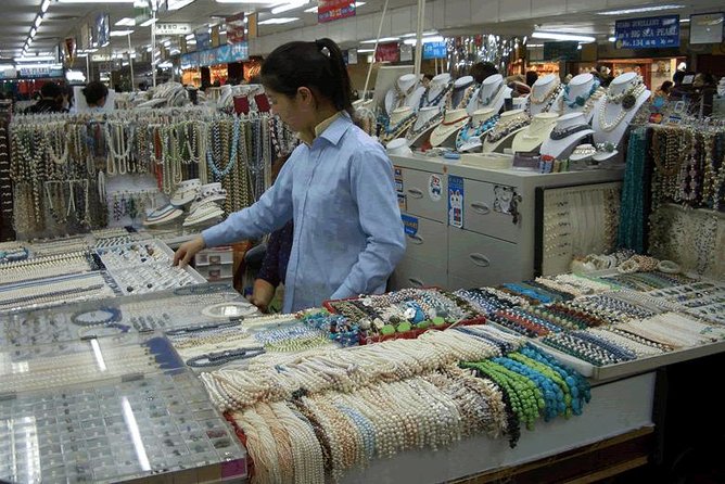 Private Shanghai Ultimate Flexible Shopping Tour: 4 or 8-hour Options - A.P. Plaza Yinyang Market for bargain hunting