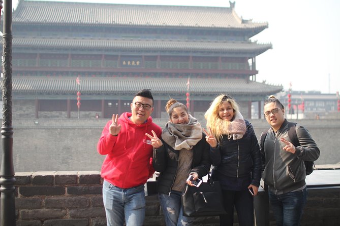Private Tour: 2-Day/3-Day Xi'an Round-Trip from Shanghai by Air - Meeting your Xi’an guide and reaching the Terracotta Warriors