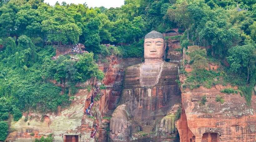 Private Tour: Discovering Pandas & the Majestic Giant Buddha - Meeting the 71-meter Leshan Giant Buddha