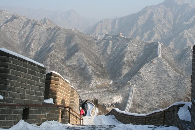 Private Tour: Half-Day Tour to Great Wall at Juyongguan - What the private guide and vehicle add