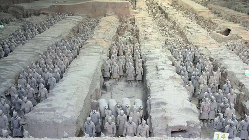 Private Tour of Terracotta Army & Tomb of First Emperor - Seeing thousands of soldiers in three enormous pits