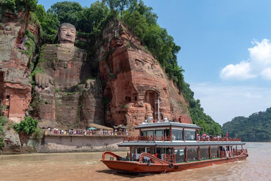 Private Tour to Leshan Giant Buddha & Huanglongxi Old Town - The Wuyou Temple choice: interior details or river views