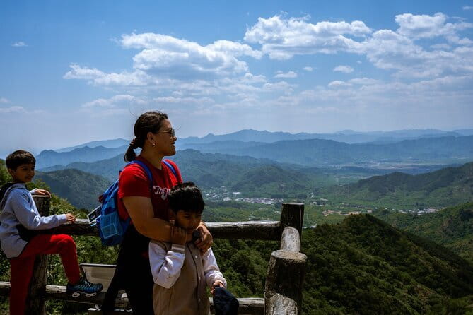 Private Tour to Mutianyu or Jinshanling Great Wall with Options - What the guide and driver add