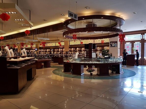 Private Tour to Pearl Market Acrobatic Show & Peking Duck Dinner - Key points at a glance