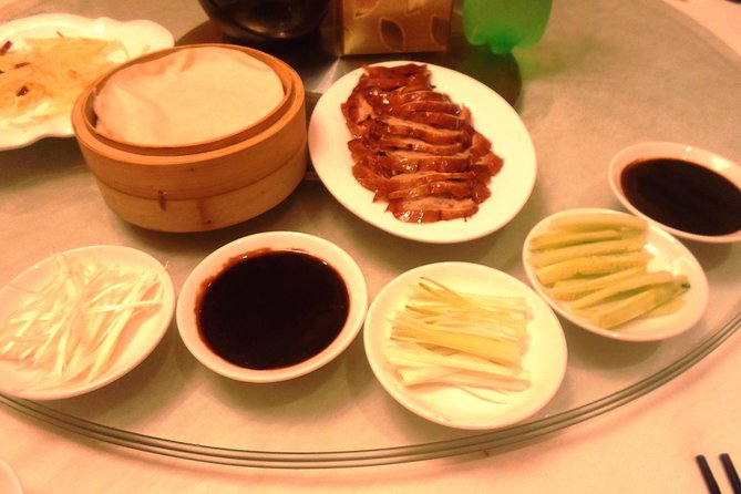 Private Tour to Pearl Market Acrobatic Show & Peking Duck Dinner - A private guide changes the market experience