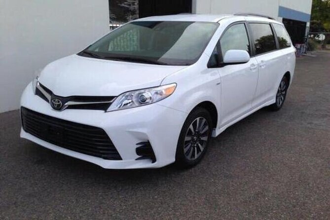 Private Transfer Shanghai Airport PVG / SHA to Shanghai / Suzhou - What the arrival pickup should look like