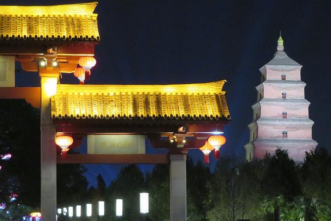 Private Xi’an Night & Food Tour by Tuk Tuk and Public Transportation - Entering the Muslim Quarter after 6pm