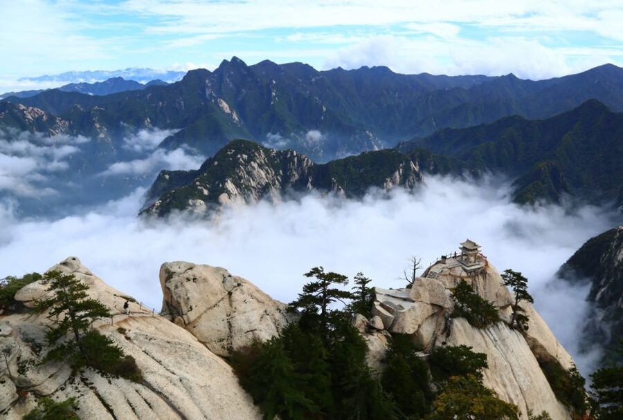 Private Xian Mt. Huashan Adventure Tour: Explore in Your Own - The guides and what their help adds