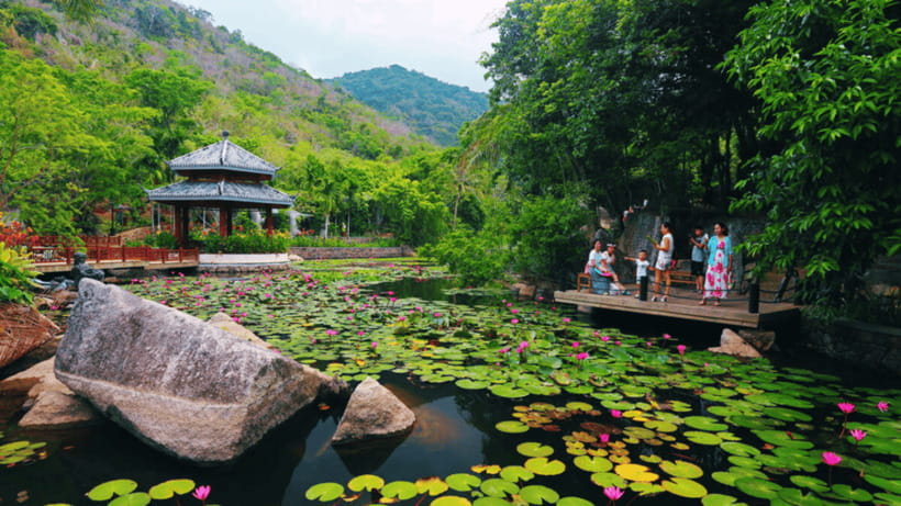 Sanya: Yalong Bay Tropical Forest Ticket and Tour Car - Timing, weather, and crowd strategy