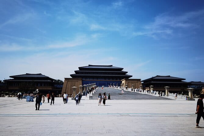 Shaanxi History Museum Qin-Han Branch English guide service - Meeting at Bell Tower and getting to the museum