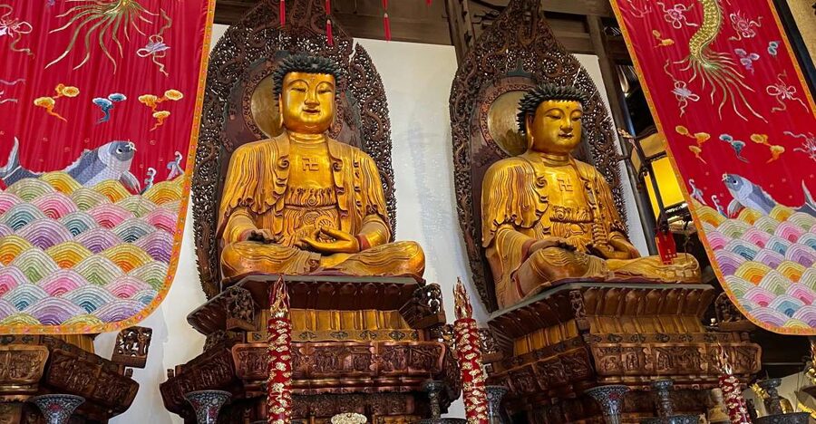Shanghai: 8-Hour Guided Tour of Old and New City Highlights - Jade Buddha Temple and Shanghai’s daily faith