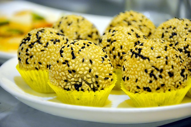 Shanghai Acrobatic Show and Late Dim Sum Dinner - How the private guide changes the night