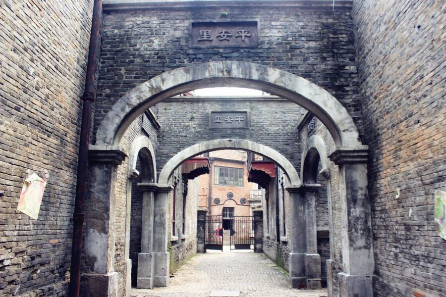 Shanghai: All-Inclusive Private Sightseeing Tour - Taking a Shanghai-Style Lunch Break