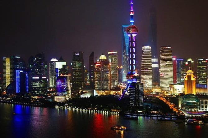 Shanghai bar hopping tour in the former french concession - The first stop: settling into Shanghai after dark