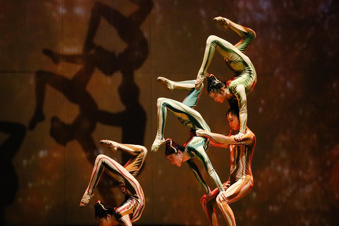 Shanghai Circus World: ERA2 Intersection of Time Acrobatics Show - Arriving at Shanghai Circus World