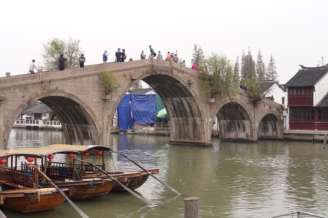 Shanghai Day Tour to Zhujiajiao Water Town, Yu Garden, Bazaar, Bund - Why this day works well in Shanghai