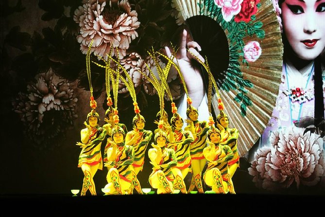 Shanghai Dinner and Acrobatics Show - Why this makes a good first Shanghai evening