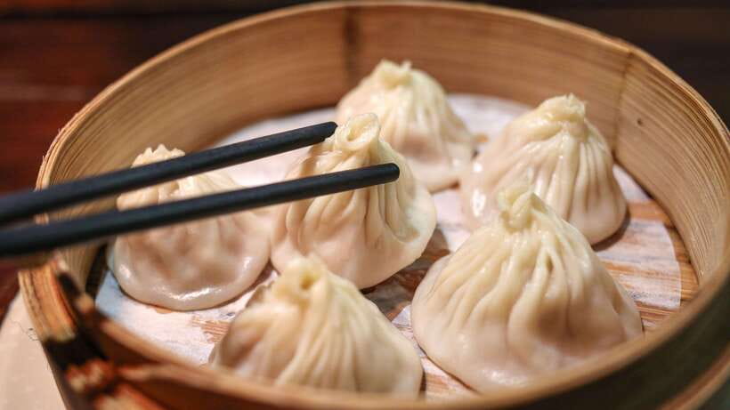 Shanghai: Evening Walking Food Tour - Xiaolongbao first, and why the details matter