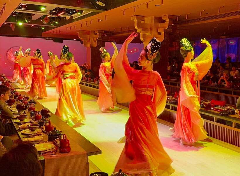 Shanghai Guided Royal Banquet Photo (Incl) with Massage Opt - Entering the Ancient Court at Beijing West Road