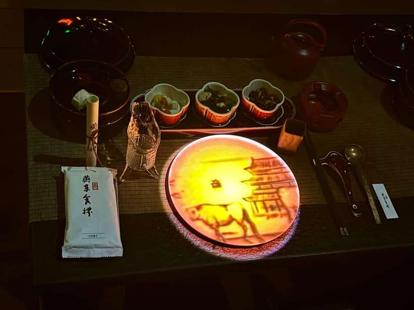 Shanghai Guided Royal Banquet Photo (Incl) with Massage Opt - Choosing Standard or VIP Seating