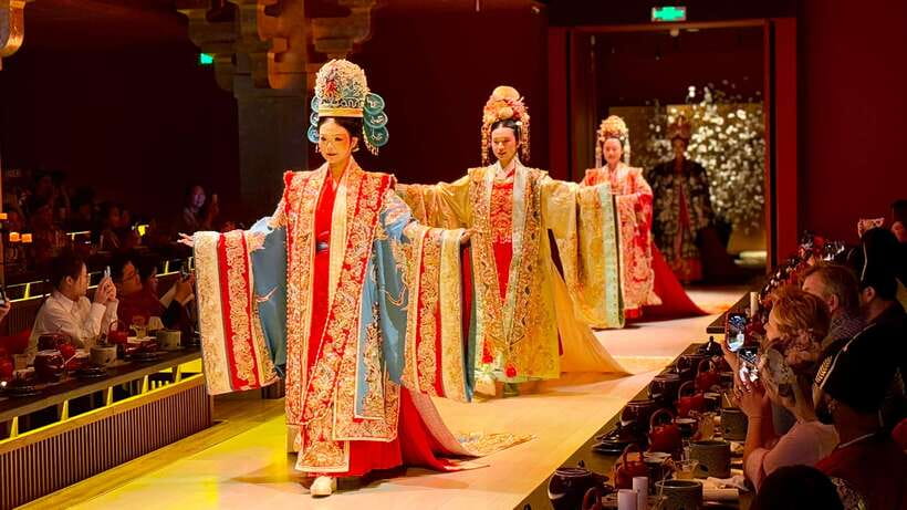 Shanghai Guided Royal Banquet Photo (Incl) with Massage Opt - Why the Guide Matters So Much