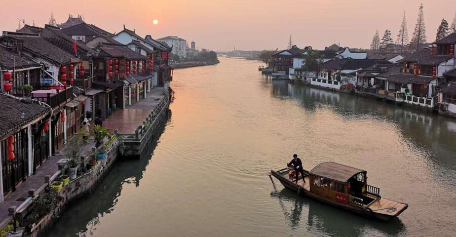 Shanghai Highlights and Zhujiajiao Water Town Private Tour - Key points at a glance
