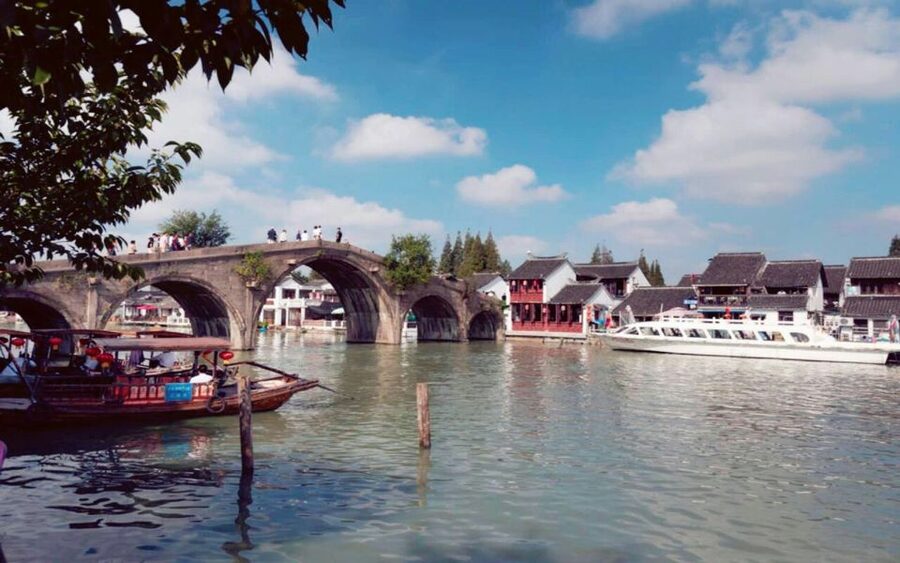 Shanghai Highlights and Zhujiajiao Water Town Private Tour - Yu Yuan Garden and the Old City’s traditional details
