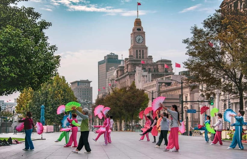 Shanghai Highlights Walking Tour With A Real Local - Why a local guide changes the Bund