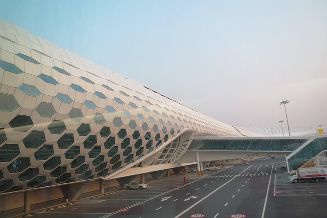 Shanghai Hongqiao Airport Private Departure Transfer in English Services - Meeting your driver at the hotel