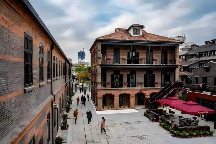 Shanghai: Jewish Ghetto and Shanghai Bund Private Tour - A private guide who can adjust the experience