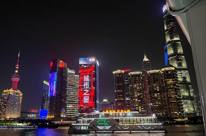 Shanghai Night River Cruise on Huangpu River - Who will enjoy this evening most?