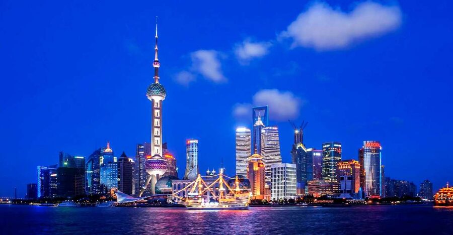 Shanghai: Night River Cruise Tour with Xinjiang Style Dining - Why a Huangpu Cruise Works So Well at Night