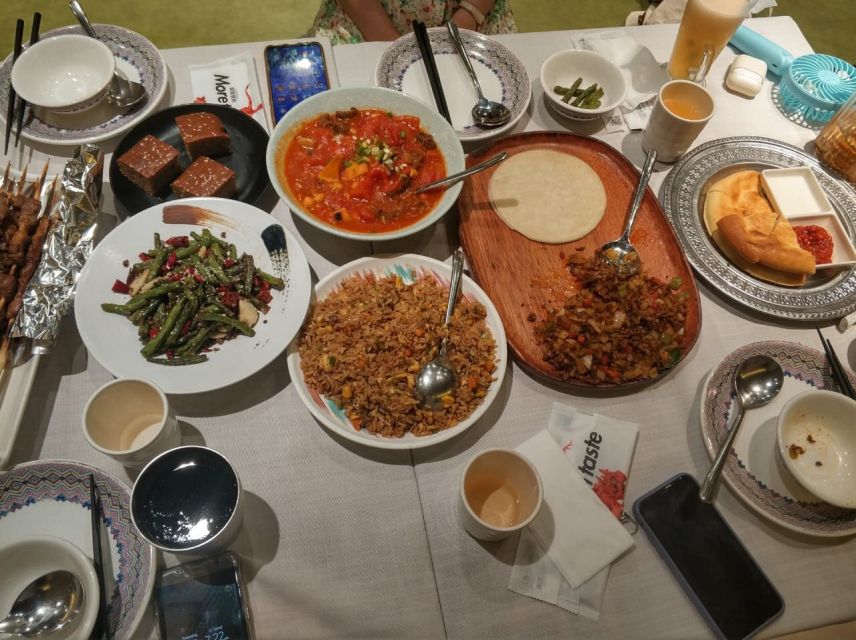 Shanghai: Night River Cruise Tour with Xinjiang Style Dining - Guides Are a Major Part of the Value