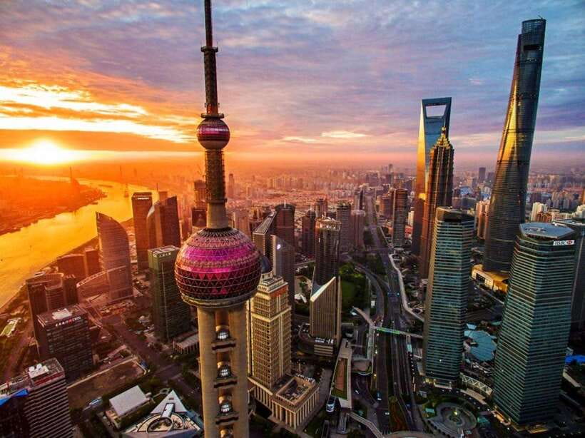 Shanghai One Day City Private Tour by German-Speaking Guide - Finding calm inside 500-year-old Yu Garden