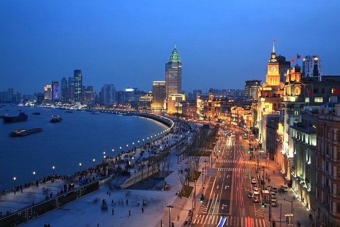 Shanghai Private Night Tour with Huangpu River Cruise, the Bund and Xintiandi - Why Shanghai works better after sunset