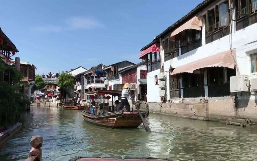 Shanghai: Private Shanghai & Zhujiajiao Tour with Lunch - The boat ride and the best photographs