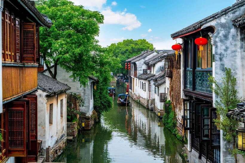 Shanghai: Private Shanghai & Zhujiajiao Tour with Lunch - The one-hour ride to Zhujiajiao