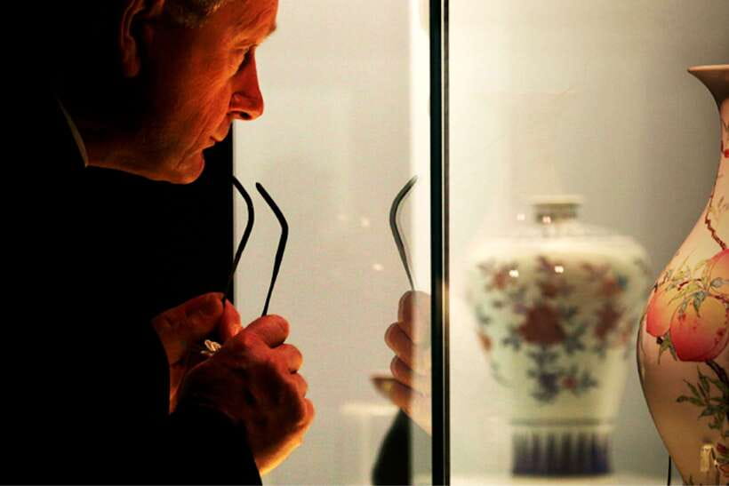 Shanghai: Private Tour of the Shanghai Museum - Meeting your guide at the East Wing entrance