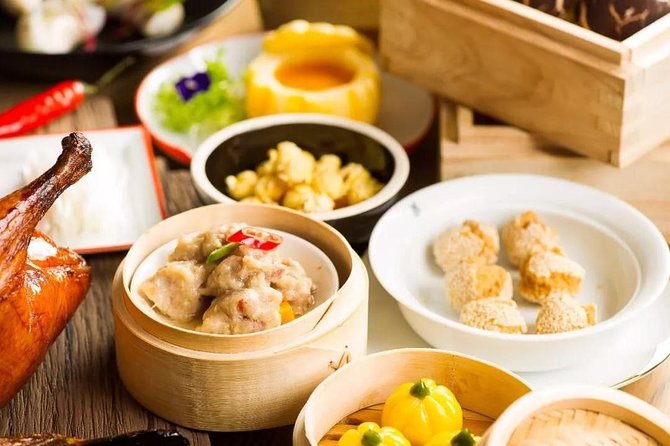 Shanghai Private Tour with River Cruise, Shanghai Tower, and Lunch or Dinner - Private transport and the value of a local guide