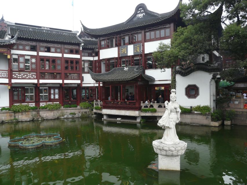 Shanghai: Private Walking Tour with a Local - Picking the right meeting place in central Shanghai